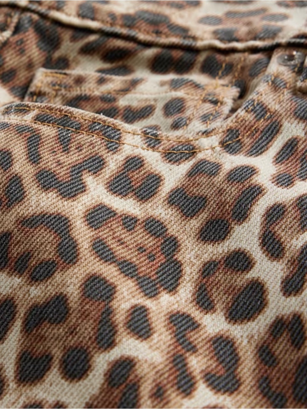 GAP - Mid-rise Ultra Soft Leopard Baggy Jeans - Picture 6 of 8